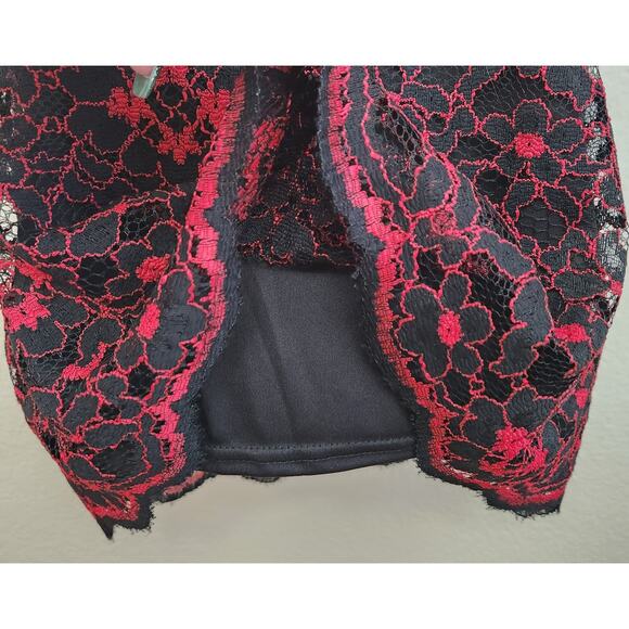 Red Black Lace Overlay Sleeveless Top Large 12 Lightweight Soft Scalloped Hem - Picture 2 of 4